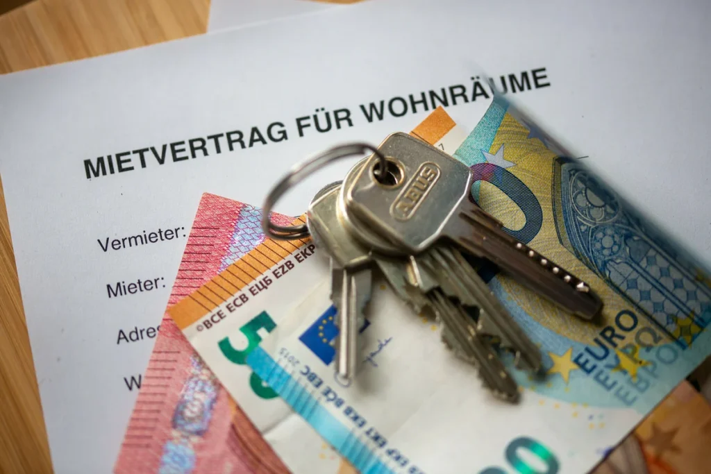 Versicherungen in den Nebenkosten: Welche Policen Mieter zahlen müssen
